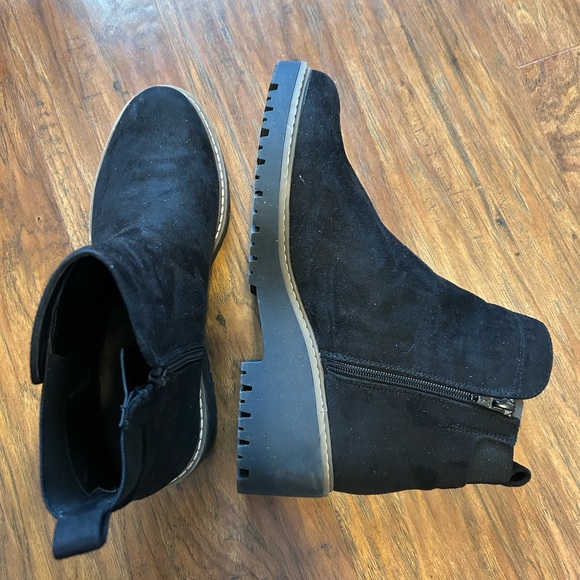 WHITE MOUNTAIN Black Lug Sole Chelsea Ankle Boots 10M - Picture 14 of 14